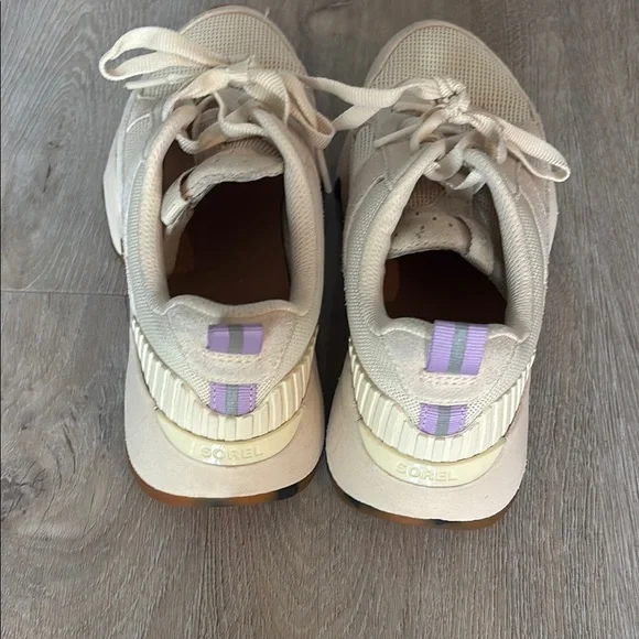 sorel sz 6  kinetic wonderland  worn once CreamSneakers with tortoise accent - Picture 3 of 4